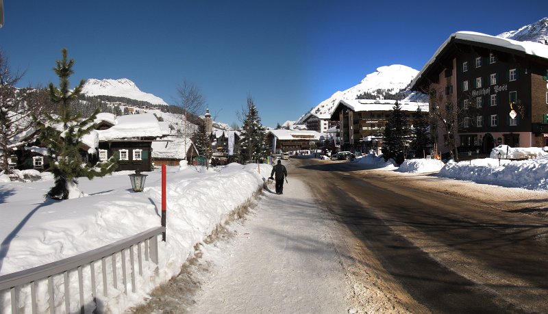 gasthof post.jpg - Na Liechtenstein zoeken we op de vijfde dag een koninklijke wintersportplaats op, Lech. Gasthof Post is de plek waar onze koninklijke familie altijd logeert. Volgens onze gids Paul logeert de koningin meestal in het donkere huis links op de foto.